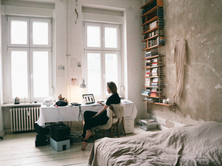 Serrande Rotte e Vivi da Sola: Ecco un Guida per Te