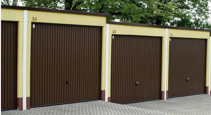 Cosa fare quando si blocca la serranda del box auto