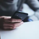 SMS, email o chat istantanee: quale tecnologia è più green?
